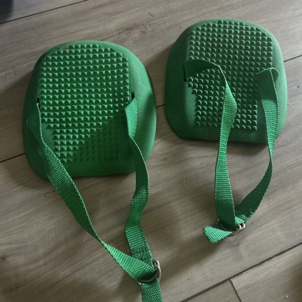 Garden Knee Pads Soft Cushion Comfort 5.9" X 5.1" Green Rubber Pre Owned